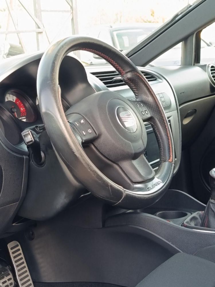 SEAT LEON 2.0 TFSI Cupra 350le! Integrált fejtámlás ülések. Boheme Purple fényezés