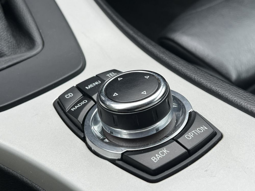 BMW 325i (Automata) Xenon Tempomat Ülésfűtés Bluetooth Navi PDC