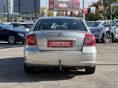 TOYOTA AVENSIS 1.8 Sol 133e km. ülésfűtés. digitklíma. vonóhorog. 2 gyári kulcs!