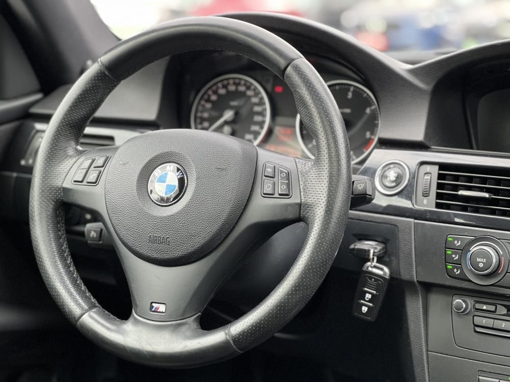 BMW 320d Napfénytető Xenon Ülésfűtés Combtámasz Navi PDC