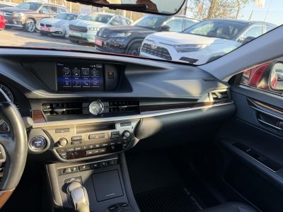 LEXUS ES 300H 112e km. Fakormány. ülésszellőzés. kormányfűtés. kamera. roló!