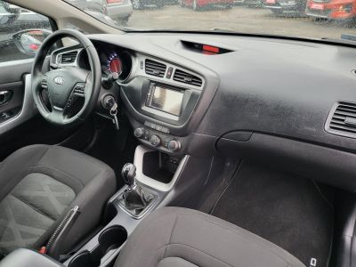KIA CEE'D SW 1.6 CRDI LX Klíma Tempomat Navi Bluetooth Szervizelt!