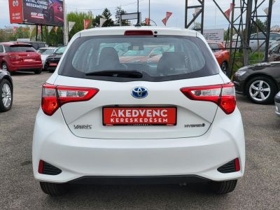 TOYOTA YARIS 1.5 Hybrid Comfort Style e-CVT 121e km. Digitklíma Kamera Bluetooth Sávváltó