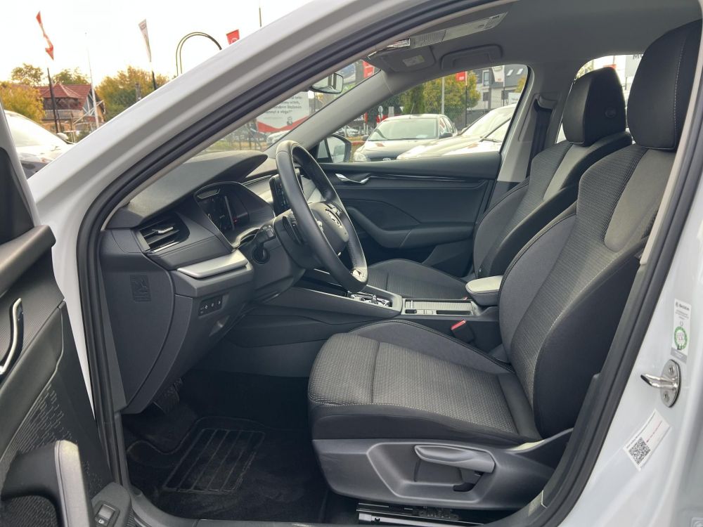 SKODA OCTAVIA Combi 1.4 TSI pHEV Ambition DSG 22e km. LED Tempomat Carplay Sávtartó Ülésfűtés Kormányfűtés Virtual Cockpit