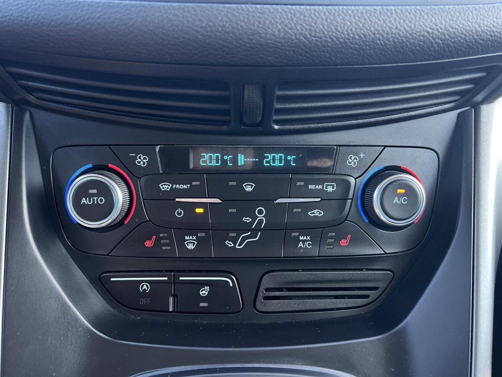 FORD KUGA 1.5 EcoBoost Business (Automata) 103e km. Magyarországi Tempomat Ülésfűtés Kormányfűtés Navi Parkradar