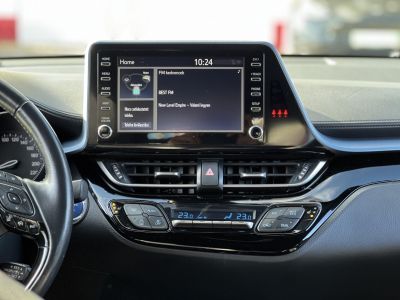 TOYOTA C-HR 2.0 Hybrid Selection e-CVT M.o.-i. LED fényszórók. kamera. keyless. sávtartó. ülés-kormányfűtés