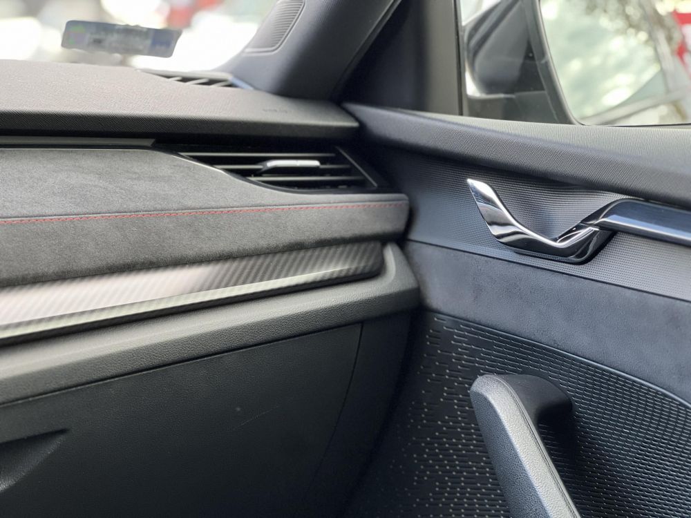 SKODA OCTAVIA Combi 2.0 TDI SCR RS DSG Magyarországi. Gyári fényezés. Végig vezetett szervizkönyv!