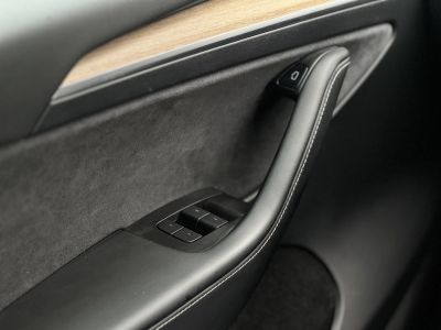 TESLA MODEL Y Long Range AWD (Automata) AMD Ryzen. hőszivattyú. mátrix LED. premium hifi
