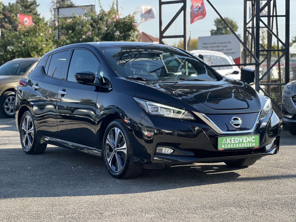 NISSAN LEAF N-Connecta 40kWh (Automata) 60e km. 270km hatótáv. keyless. 360 kamera. első-hátsó ülésfűtés. téli-nyári!