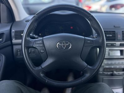 TOYOTA AVENSIS 1.8 Sol 133e km. ülésfűtés. digitklíma. vonóhorog. 2 gyári kulcs!