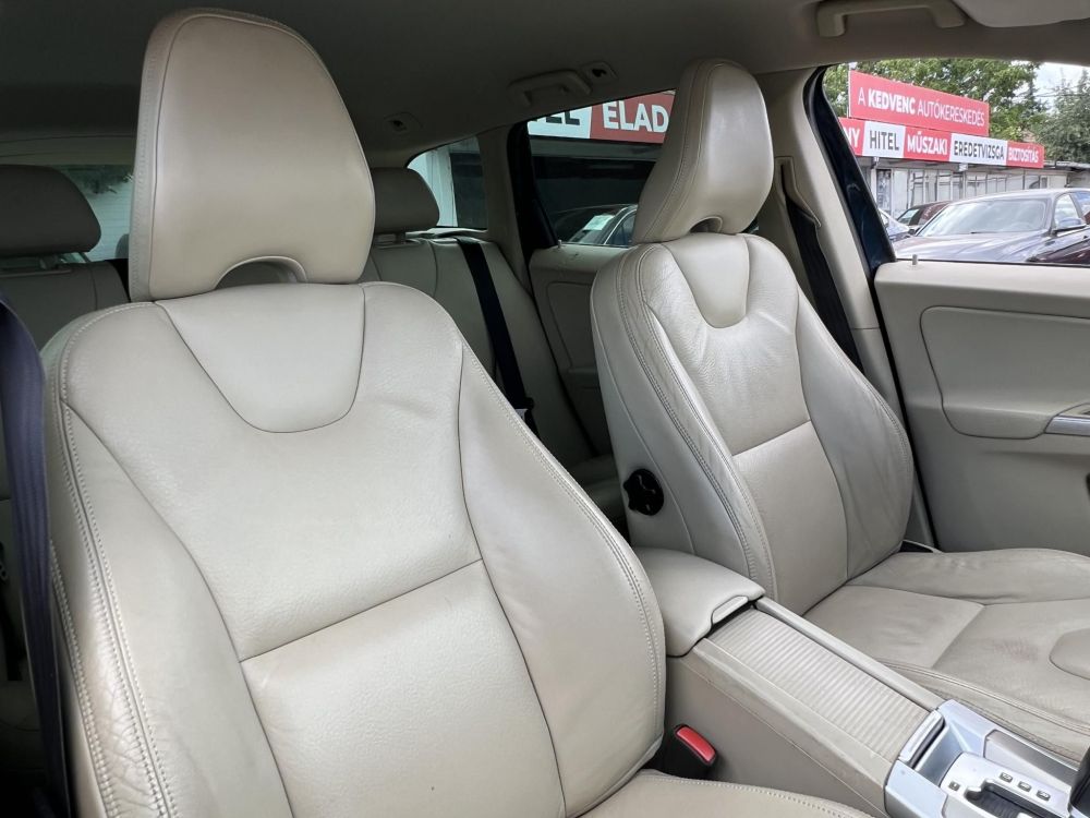 VOLVO XC60 2.4 D [D3] Kinetic Geartronic Klíma Tempomat világos bőr belső! LEGJOBB ÁRON!