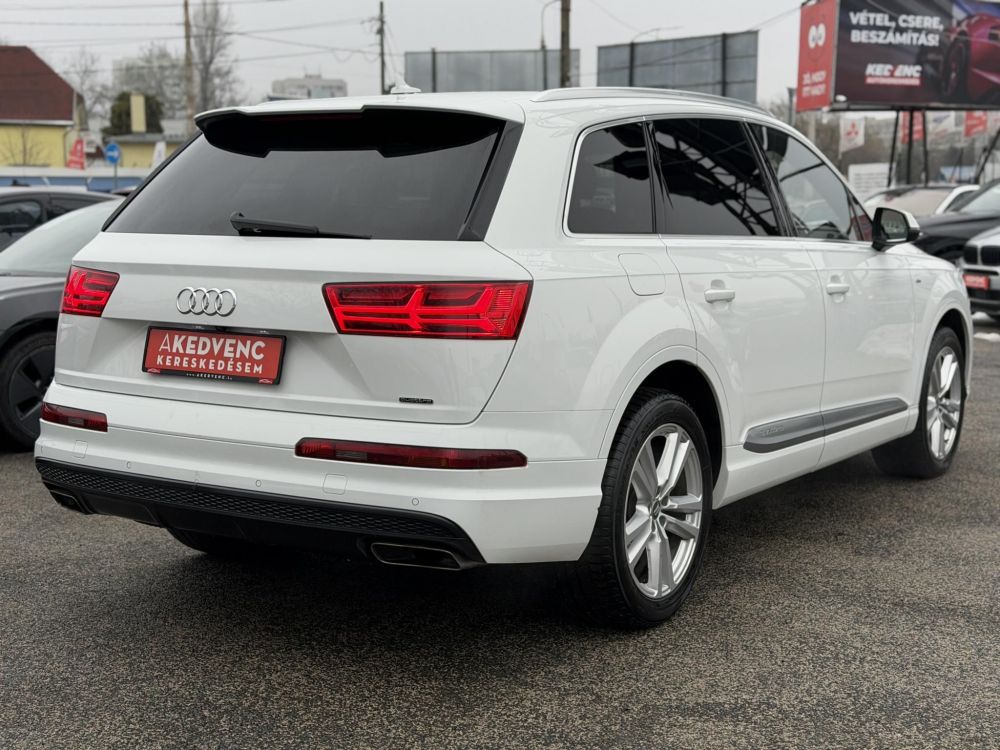 AUDI Q7 3.0 V6 TDI quattro Tiptronic ic S-line. BOSE hangrendszer. memória. 4x ülésfűtés. 4x digit klíma. Szervizelt!