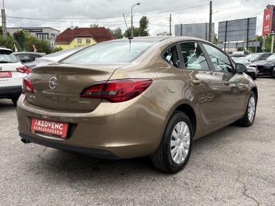 OPEL ASTRA J 1.4 T Selection M.o.-i. Klíma Tempomat Bluetooth