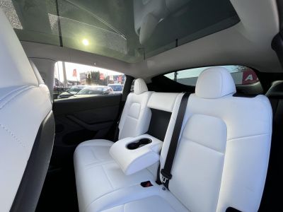 TESLA MODEL Y Performance AWD (Automata) 80e km. Fehér belső. FSD. AMD Ryzen. 2 gumigarnitúra. Garanciális!