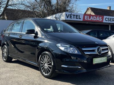 MERCEDES-BENZ B 250 E (Automata) 94e km. téli-nyári gumi. kamera. 2 gyári kulcs!