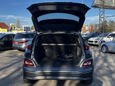 HYUNDAI KONA EV 64kWh Premium 124e km. 400+ hatótáv. napfénytető. Kitünő állapot!