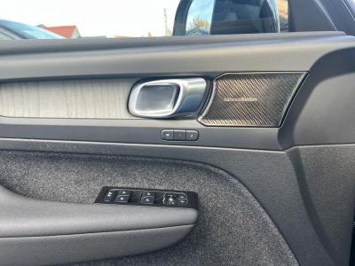 VOLVO XC40 2.0 [B4] MHEV R-Design Geartronic M.o.-i. 1.tul. Márkaszervizelt. Panorámatető Harman/Kardon Carplay Memória