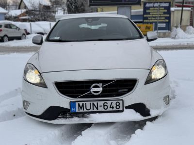 VOLVO V40 2.0 D [D3] R-Design Geartronic 143e km. Tempomat Navi Digitklíma Tolatóradar Bluetooth Téli-nyári kerék!