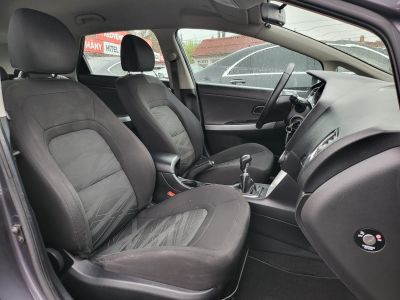 KIA CEE'D SW 1.6 CRDI LX Klíma Tempomat Navi Bluetooth Szervizelt!