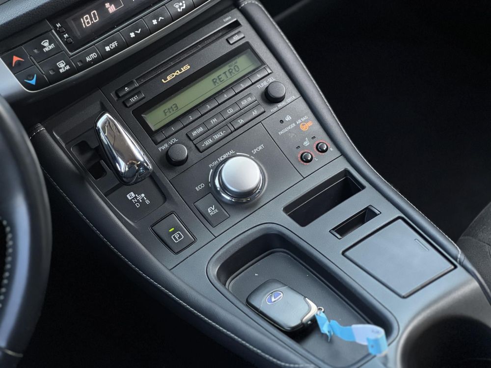 LEXUS CT 200h Comfort (Automata) Ülésfűtés. tolatókamera. szervizkönyv. 8 felni