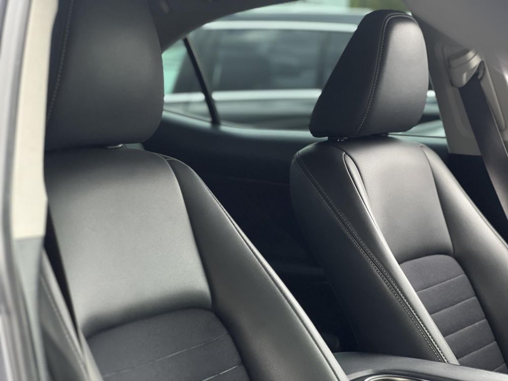 LEXUS IS 300h Comfort Leather&Navigation (Automata) Hybrid garancia Márkaszervizelt! Gyári fényezés. Téli-nyári gumi garnitúra!