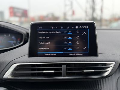 PEUGEOT 3008 1.6 BlueHDi Allure EAT6 Teljes szerviztörténet. Carplay. radar. tempomat. 8 gumi