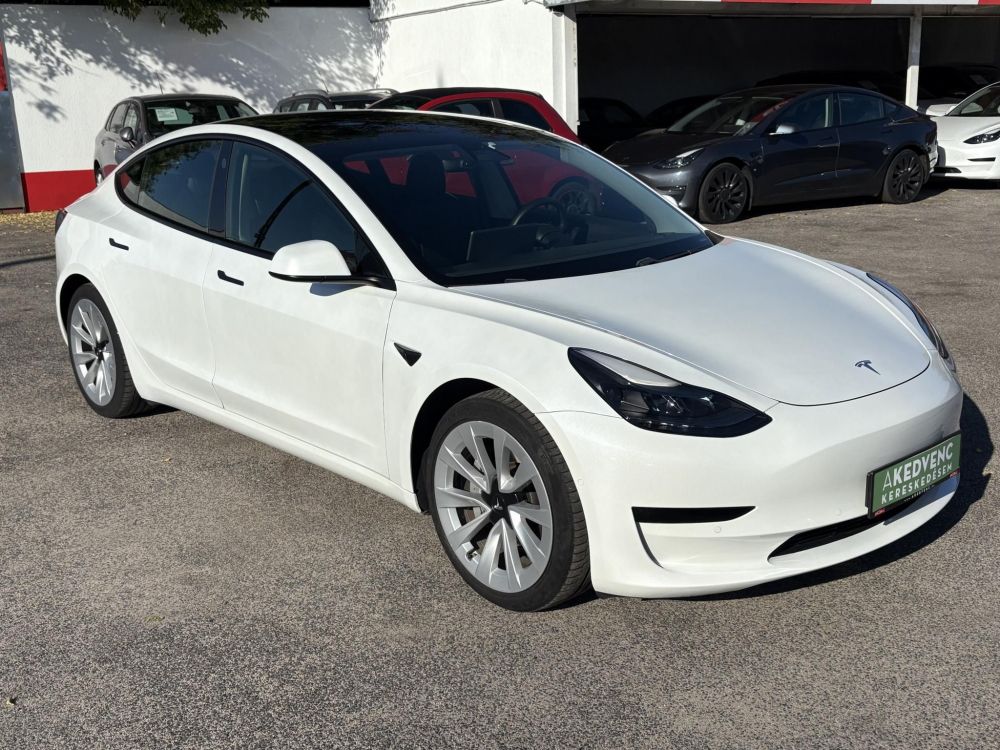 TESLA MODEL 3 Standard Range Plus Aut 62e km. mátrix LED. hőszivattyú. garanciális. premium hifi!