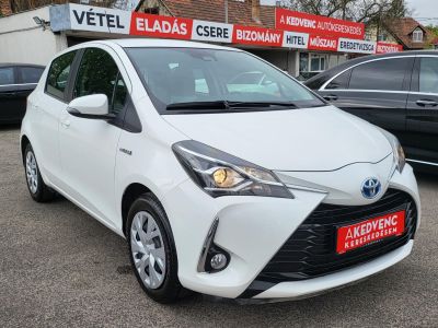 TOYOTA YARIS 1.5 Hybrid Comfort Style e-CVT 121e km. Digitklíma Kamera Bluetooth Sávváltó