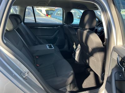 SKODA OCTAVIA Combi 1.6 CR TDI Style M.o.-i. 1.tul. Tempomat Ülésfűtés Tolatóradar Carplay Téli-nyári kerék!