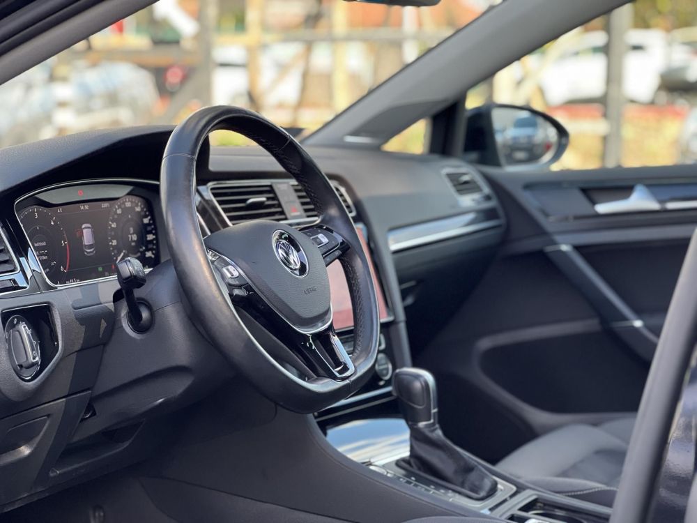 VOLKSWAGEN GOLF VII 2.0 TDI BMT Comfortline DSG 62e km. panorámatető. virtual cockpit. téli-nyári kerék szett!