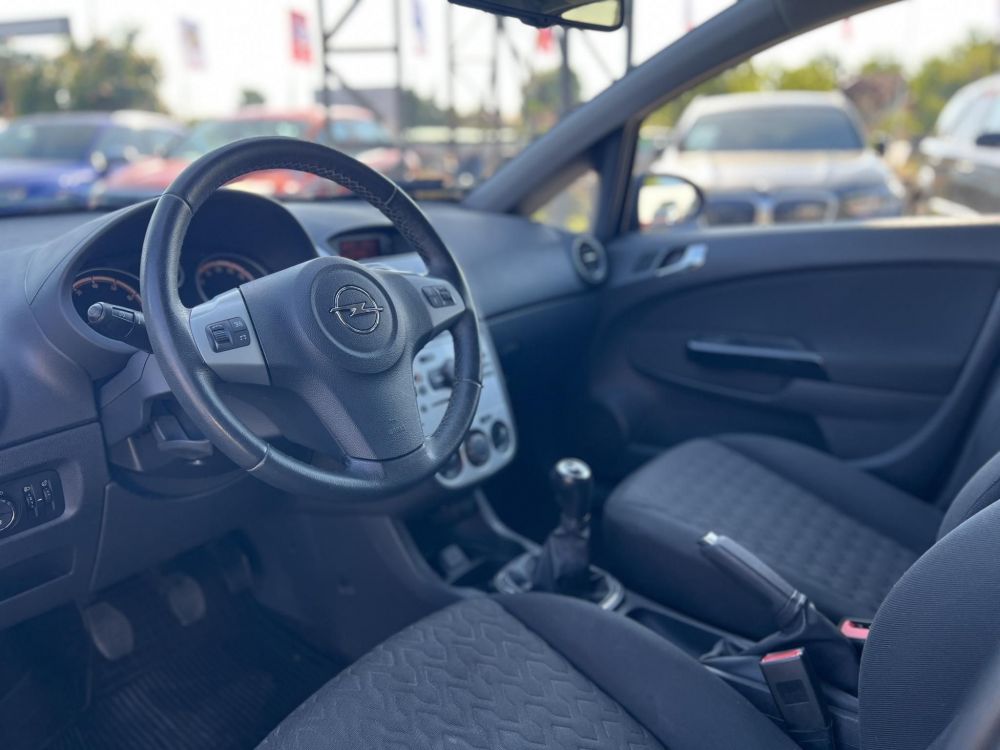 OPEL CORSA D 1.4 Selection Ülés- és Kormányfűtés. klíma