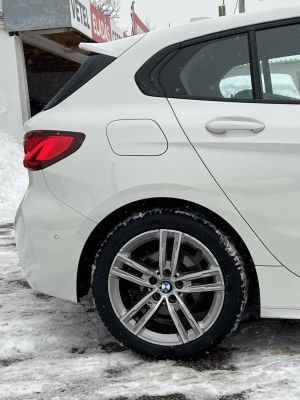BMW 118i M Sport 70e km. Márkaszervizelt Harman/Kardon Téli/Nyári garnitúra!