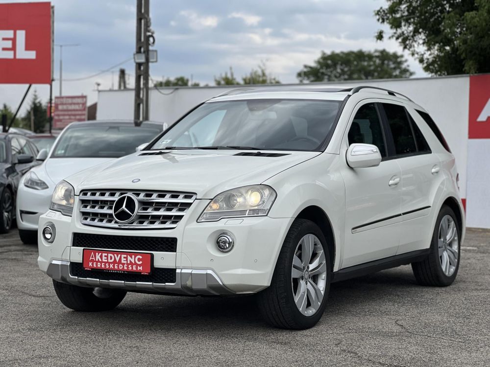 MERCEDES-BENZ ML 320 CDI (Automata) harman/kardon. légrugó. napfénytető. hátsó TV. alcantara belső!