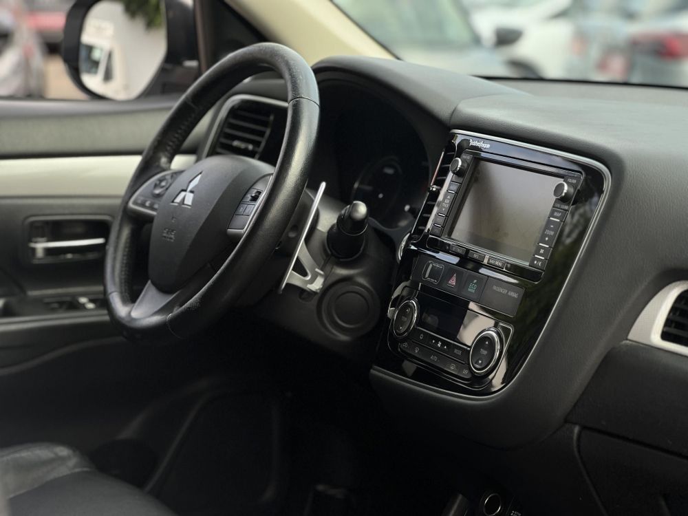 MITSUBISHI OUTLANDER 2.0 MIVEC Instyle Navi 4WD CVT