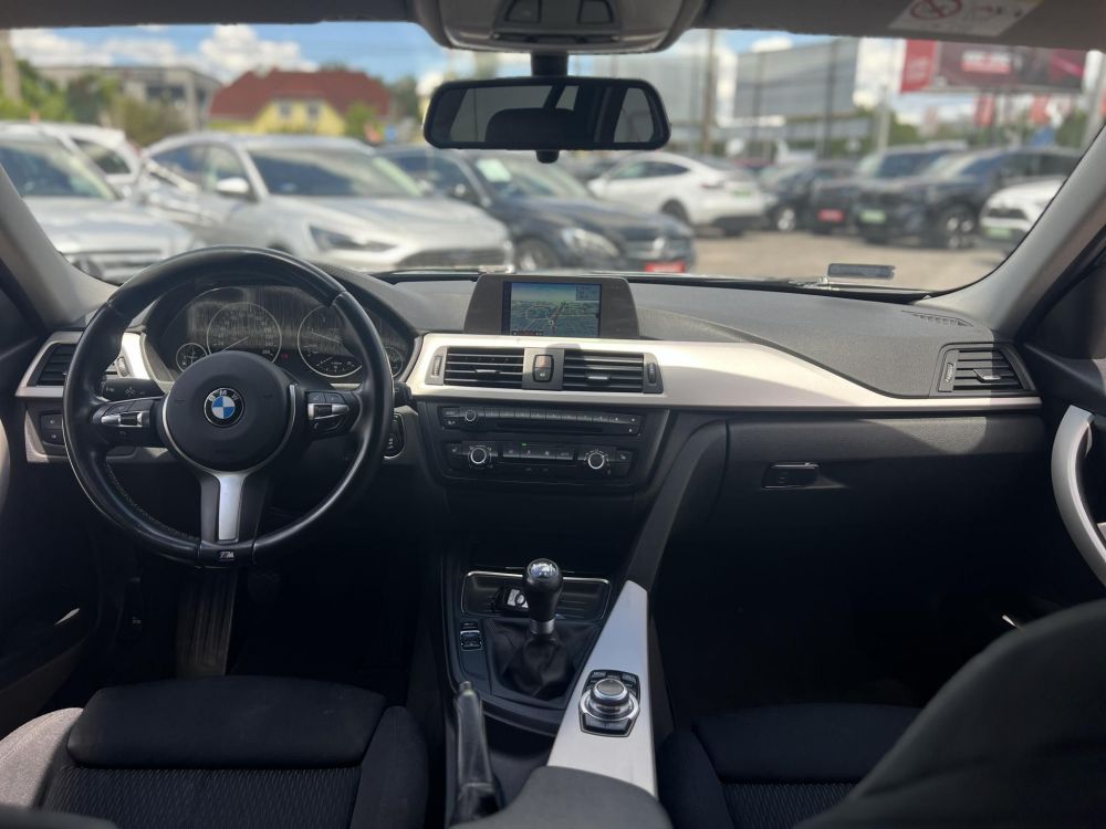 BMW 318d 156e km. ülésfűtés. navigáció. bluetooth. tolatóradar. keyless. 2 gyári kulcs!