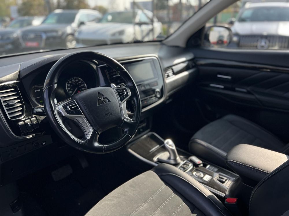 MITSUBISHI OUTLANDER 2.0 PHEV Intense Plus 4WD CVT 114e km