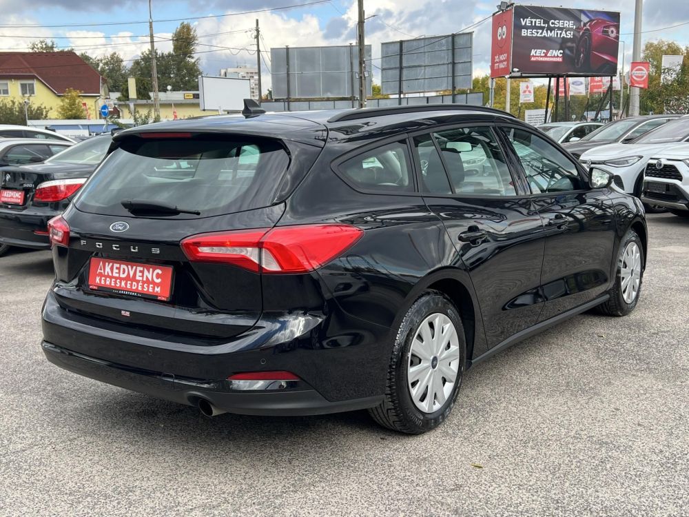 FORD FOCUS 1.0 EcoBoost Trend M.o.-i. 1.tul. Márkaszervizelt!