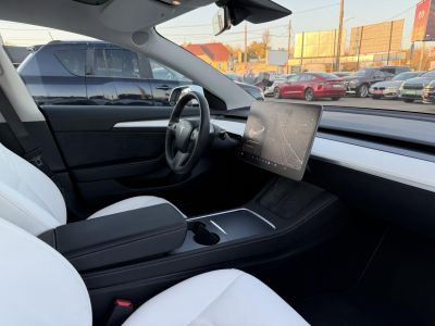 TESLA MODEL 3 Long Range AWD (Automata) 109e km. FEHÉR BELSŐ. garanciális. mátrix LED. hőszivattyú. premium hifi!
