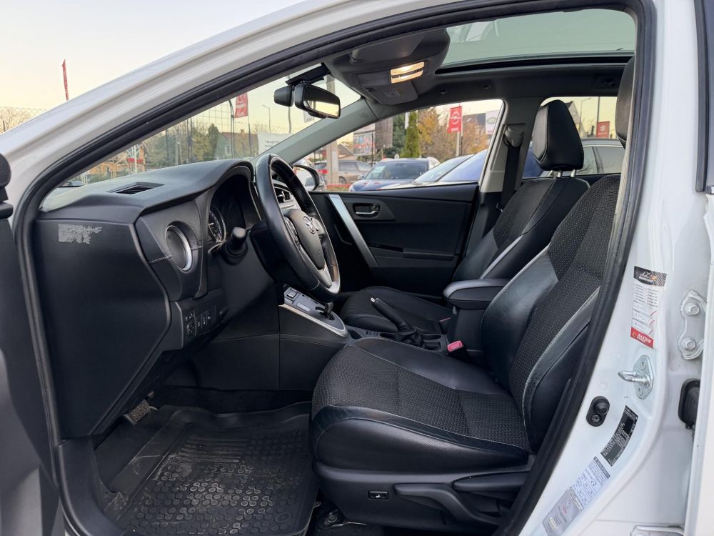 TOYOTA AURIS Touring Sports 1.8 HSD Executive Skyview (Automata) Panoráma Tempomat Ülésfűtés Kamera Keyless Navi