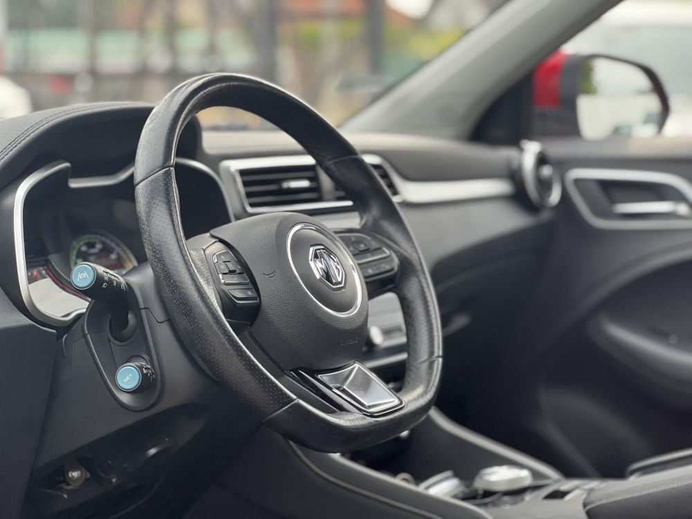 MG ZS EV Luxury. 68e km. végig vezetett márkaszerviz. Carplay. panorámatető