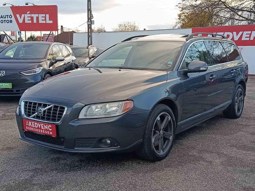 VOLVO V70 2.0 D [D3] Momentum Napfénytető Klíma Tempomat Bluetooth Bőr belső!