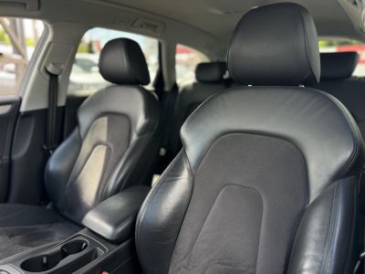 AUDI A4 Avant 2.0 TDI DPF EU5 S-line Vezetett szervizkönyv!