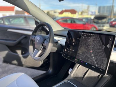 TESLA MODEL Y Performance AWD (Automata) 80e km. Fehér belső. FSD. AMD Ryzen. 2 gumigarnitúra. Garanciális!