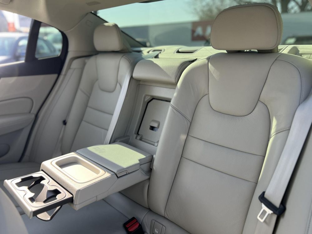 VOLVO S60 2.0 [T8] Recharge Inscription AWD Geartronic 27e km. M.o.-i. garanciális. márkaszervizelt. harman/kardon. ZÖLD rendszám!