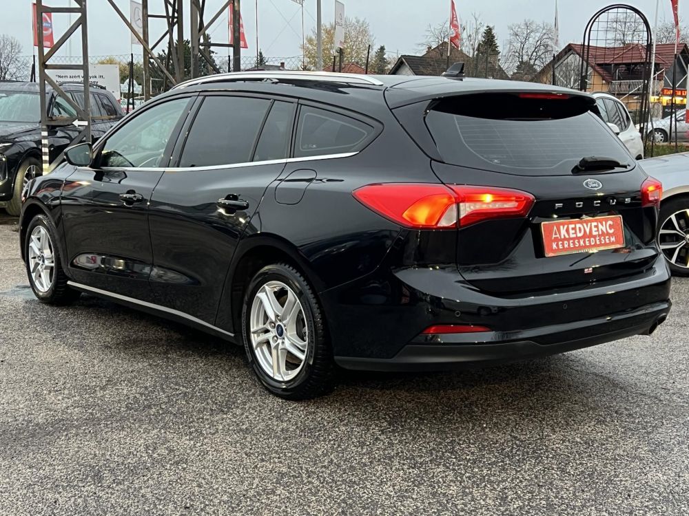 FORD FOCUS 1.0 EcoBoost Connected M.o.-i. 1.tul. Márkaszervizelt! Carplay