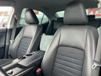 LEXUS IS 300h Comfort Leather&Navigation (Automata) Hybrid garancia Márkaszervizelt! Gyári fényezés. Téli-nyári gumi garnitúra!
