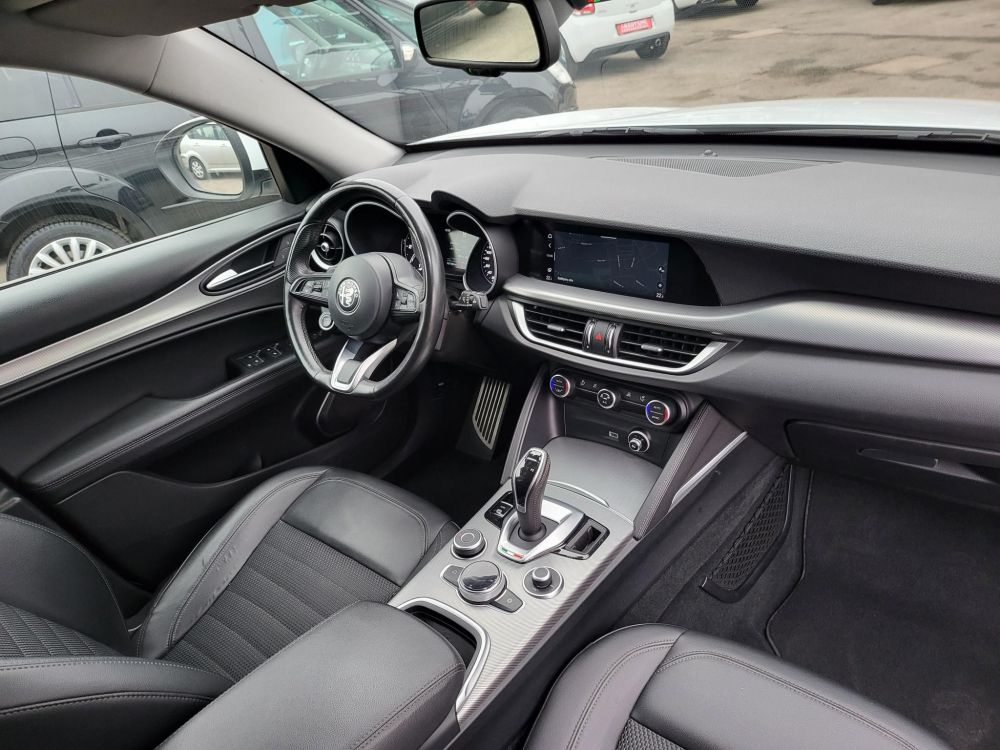 ALFA ROMEO STELVIO 2.2 D(Automata) Sprint LED Távtartó Sávtartó Navigáció Keyless Kamera Félbőr