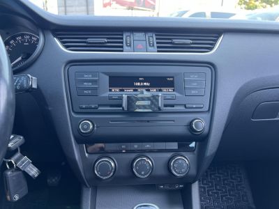 SKODA OCTAVIA Combi 1.4 TSI Ambition 168e km. Tempomat Digitklíma Végig vezetett szervizkönyv!