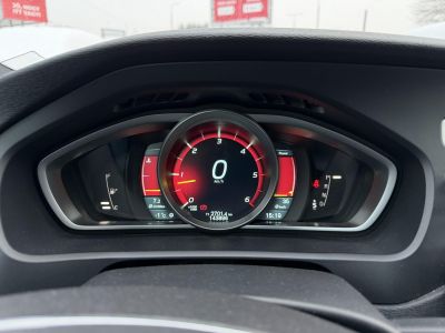 VOLVO V40 2.0 D [D3] R-Design Geartronic 143e km. Tempomat Navi Digitklíma Tolatóradar Bluetooth Téli-nyári kerék!