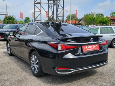 LEXUS ES 300h Prestiege Top CVT 60e km. LED Napfénytető Bőr Navi Tempomat Kamera Ülésfűtés